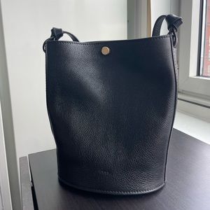 Lindquist Object Small Black Hilma